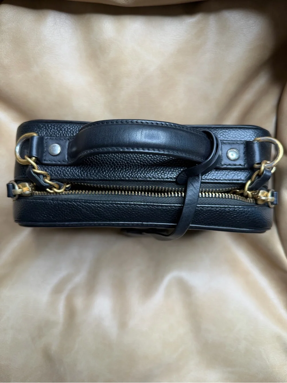 Caviar Quilted Medium CC Filigree Vanity Case Black